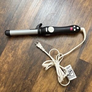 Black and Silver Hair Curling Iron